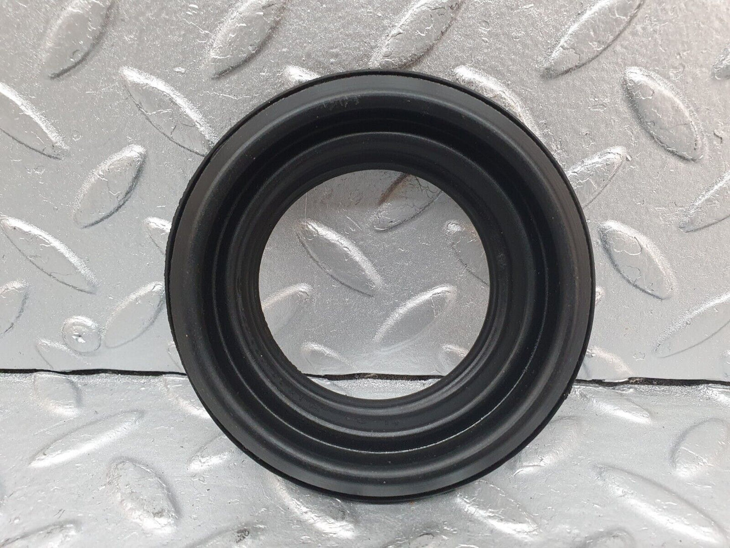 41031 Mercedes-Benz W126 300SE Fuel Tank Filler Rubber Gasket 1239973581
