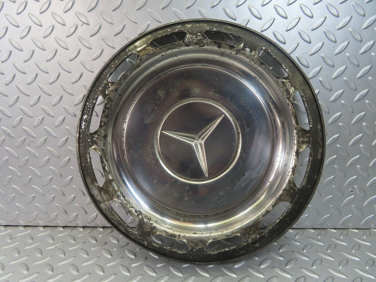 8399 Mercedes-Benz Vintage Wheel Trim Hub Cap 14"