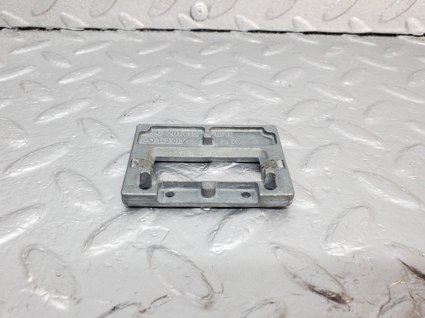 44666 Mercedes-Benz W124 220E Rear View Mirror Bracket 2018100011