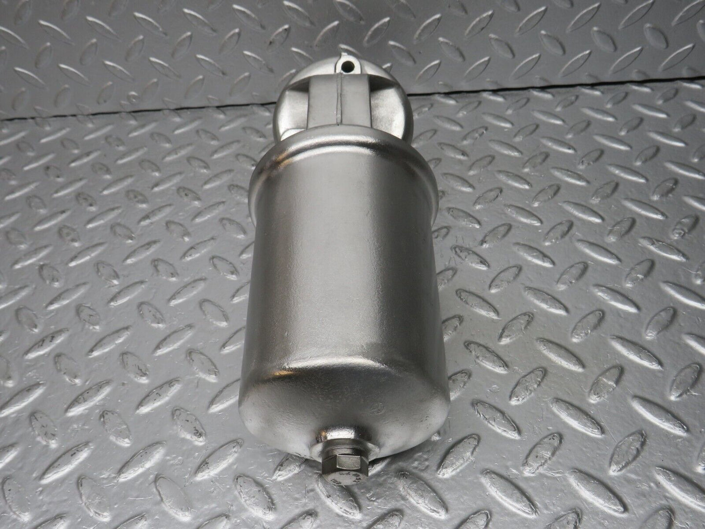 33078 Mercedes-Benz C107 R107 350 V8 Oil Filter Housing 1161840309