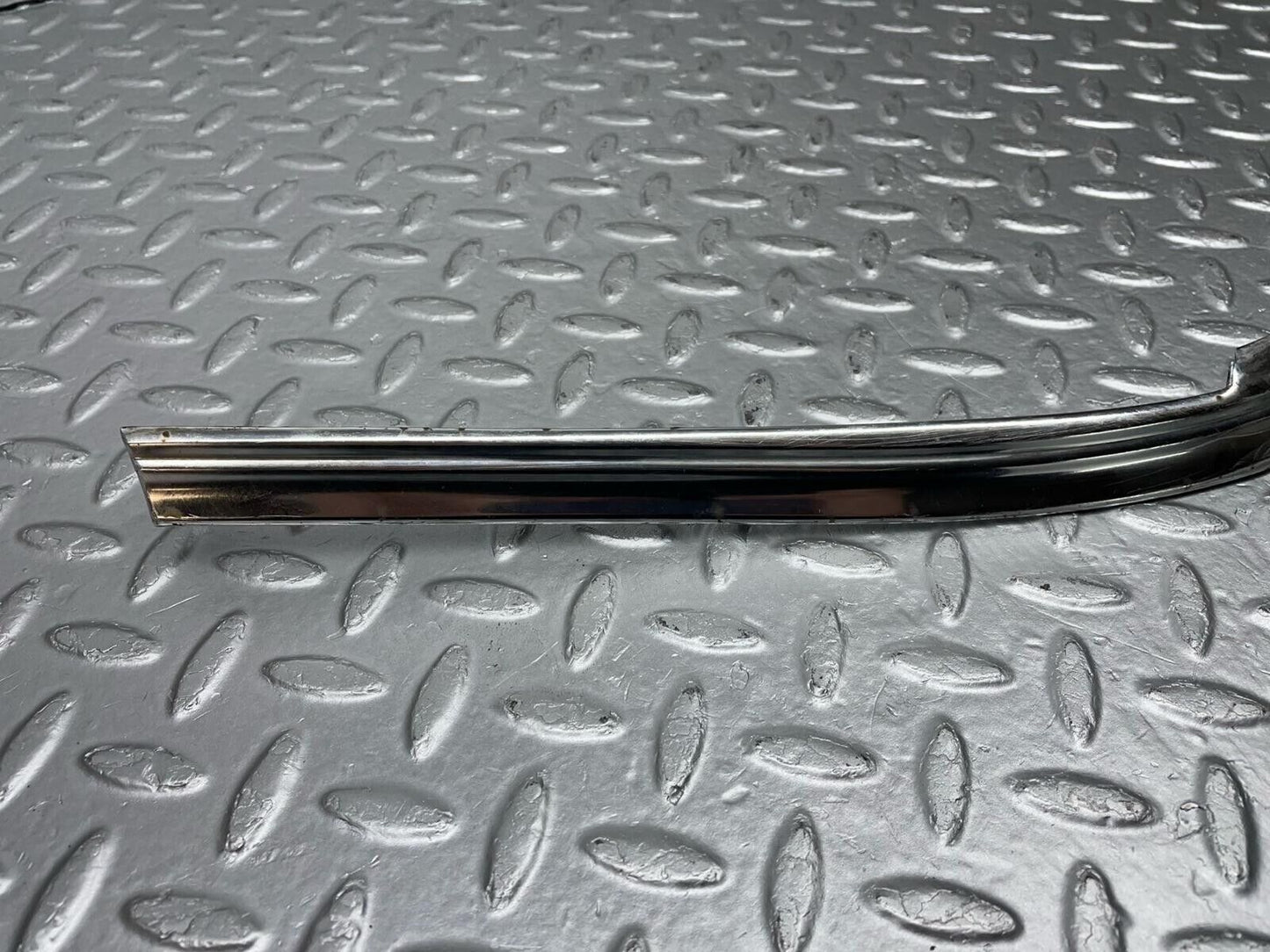 40520 Mercedes-Benz W108 Rear Windscreen Chrome Frame
