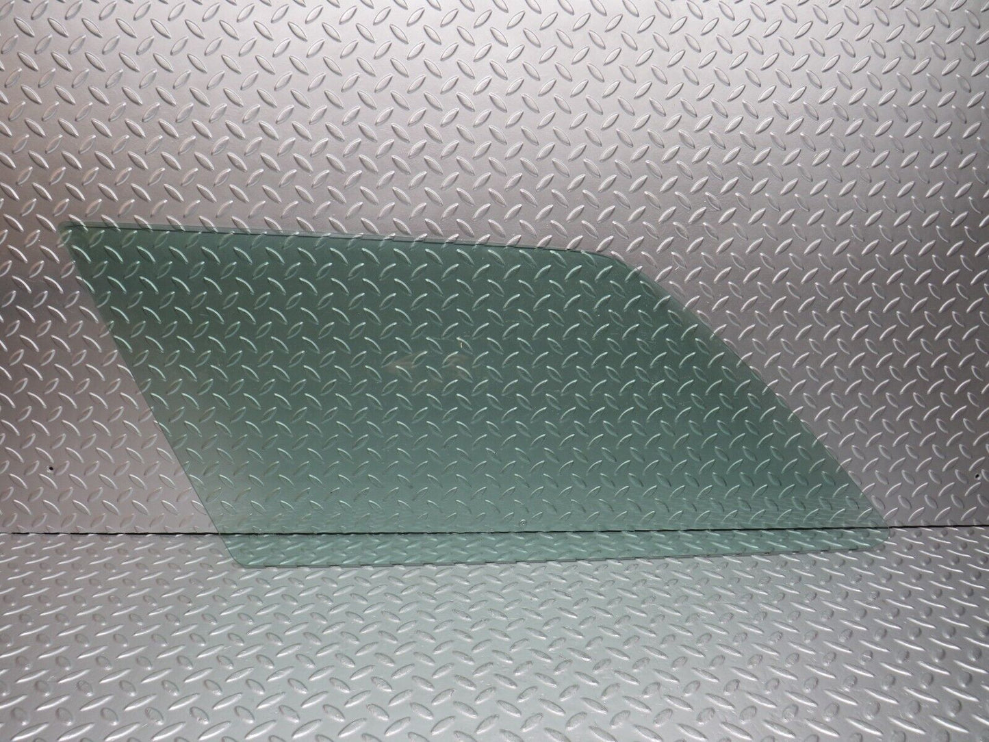 31449 Mercedes-Benz S124 220TE Wagon Rear Left Trunk Quarter Window Glass