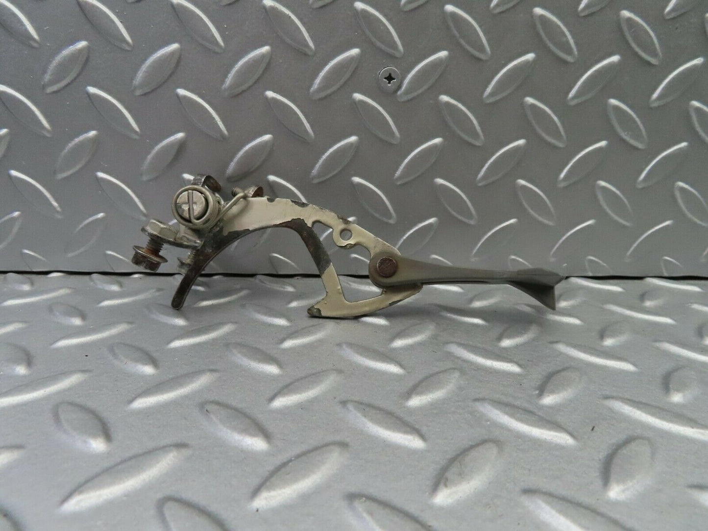 6220 Mercedes-Benz W126 380SE Bonnet Safety Latch
