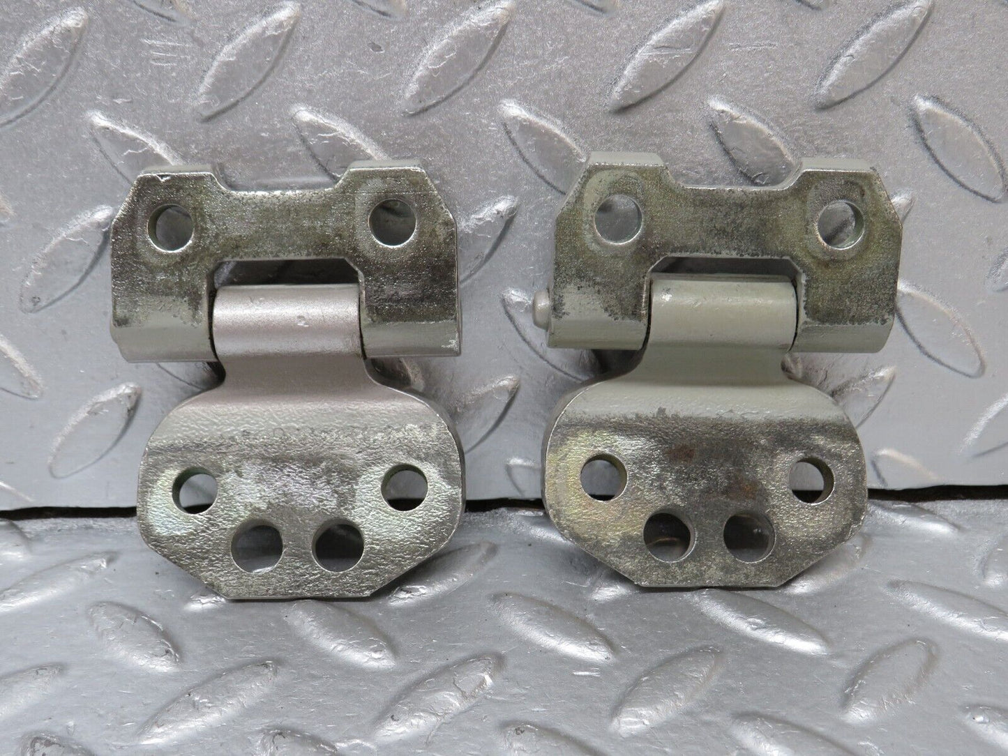 39508 Mercedes-Benz R129 320SL Coupe Door Hinge Right Side