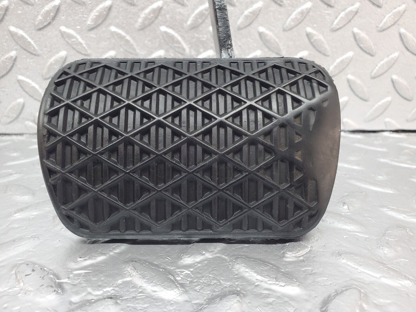 45775 Mercedes-Benz W126 420SE Brake Pedal With Rubber 1232910082