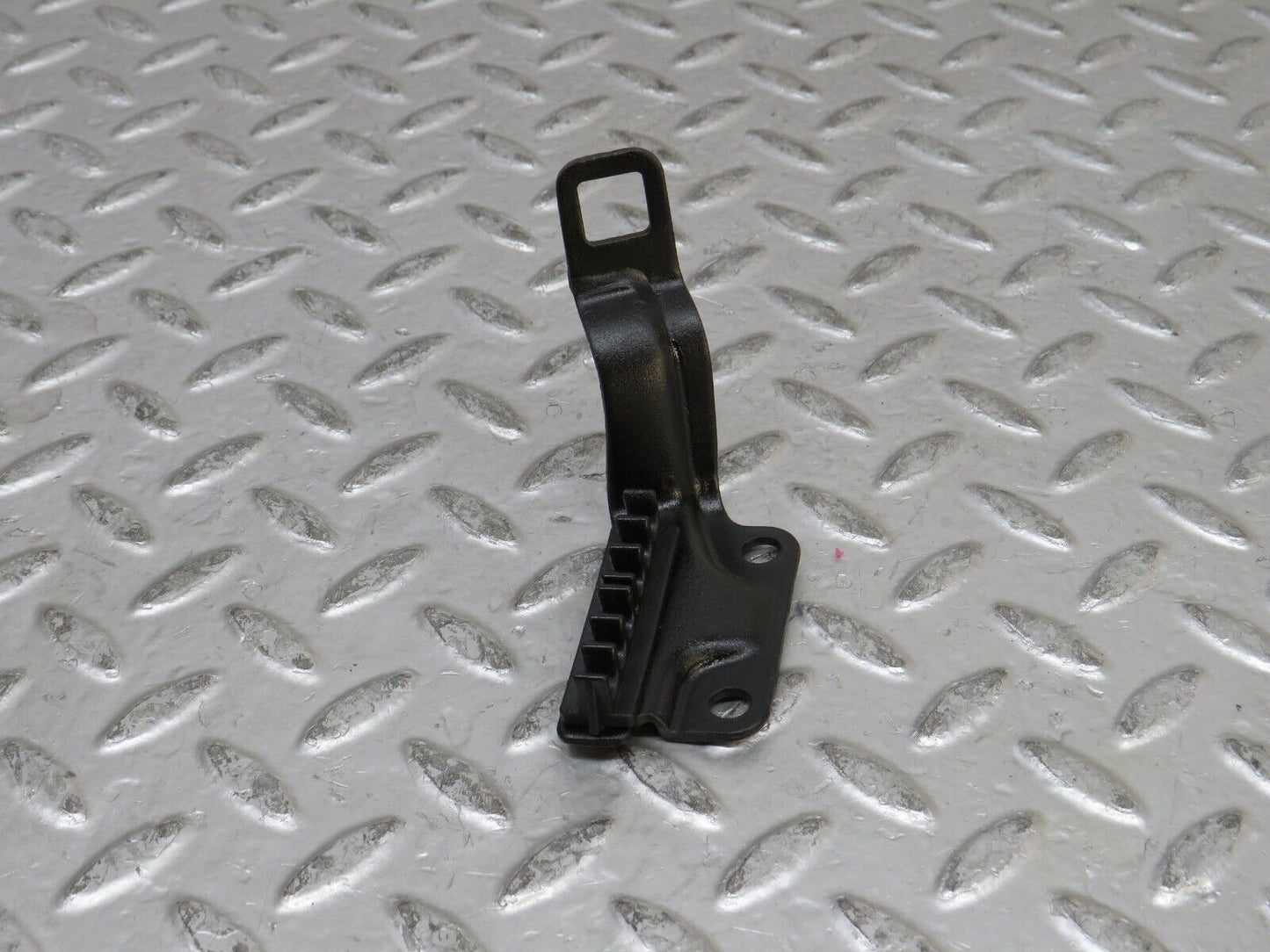 28129 Mercedes-Benz W123 280E Ignition Coil Cable Wire Bracket