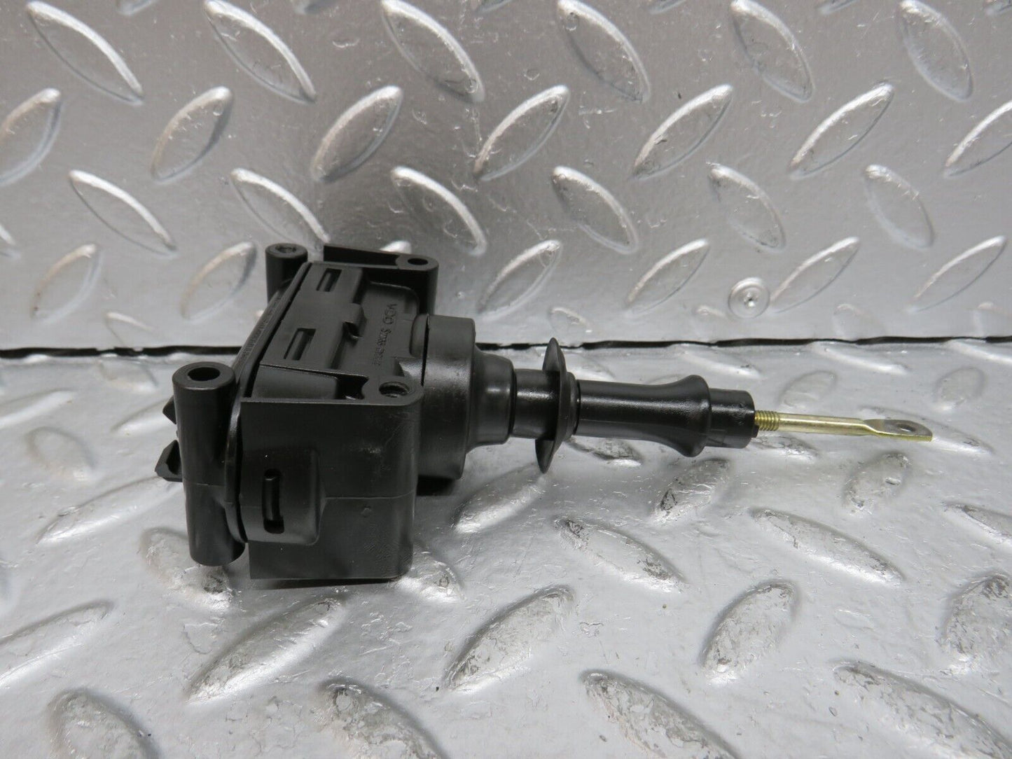 29378 Mercedes-Benz W124 230E Door Lock Vacuum Actuator Rear Right 0008007975