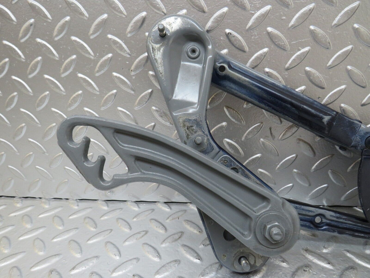 25667 Mercedes-Benz W124 280E Bonnet Hinge Left 1298870174