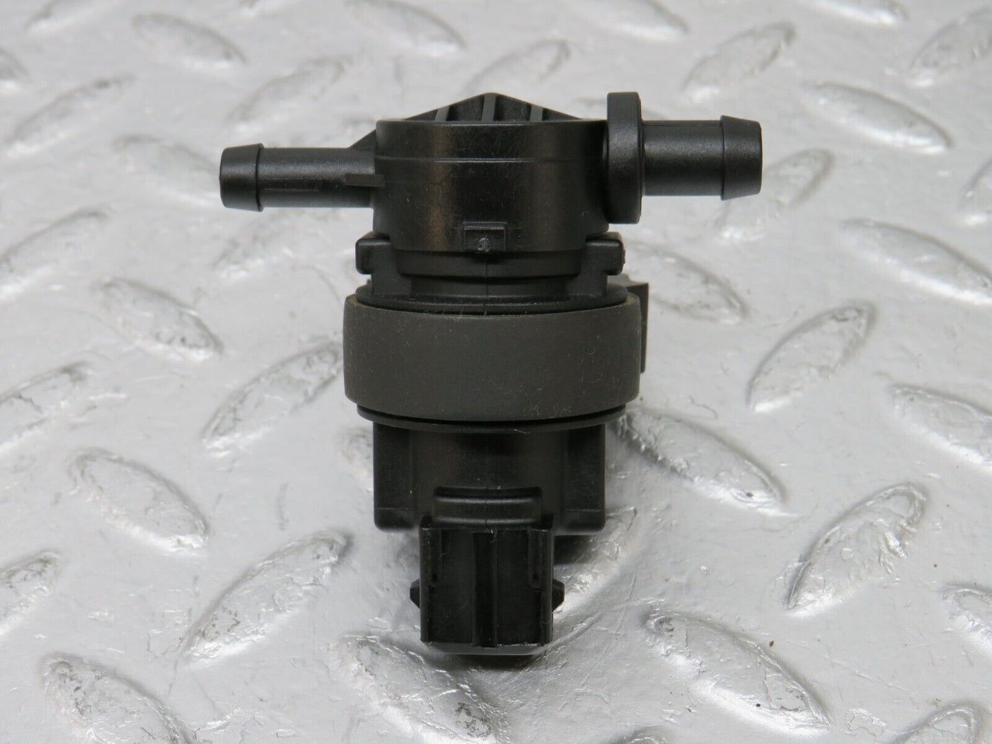 34750 Mercedes-Benz W210 320E Fuel Regeneration Vacuum Valve 0004701593