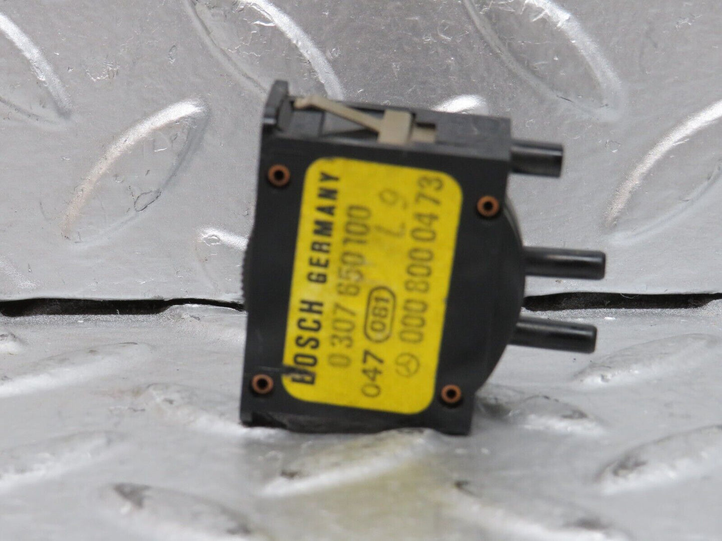28167 Mercedes-Benz W123 280E Headlight Level Switch 0008000473 0307650100