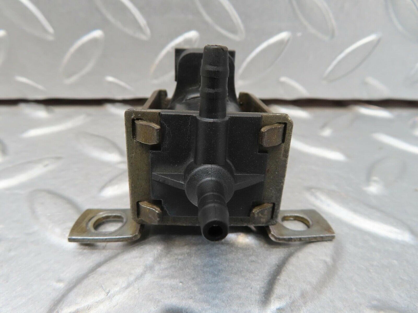 15339 Mercedes-Benz W123 230E Vacuum Control Valve Pierburg 0015407097