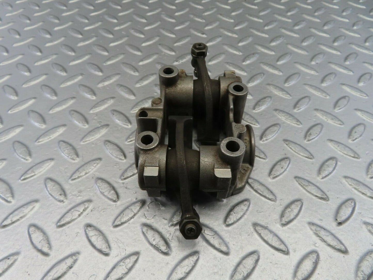 10073 Mercedes-Benz C123 230CE Coupe Rocker Arms Camshaft Bearing Block 1020510010