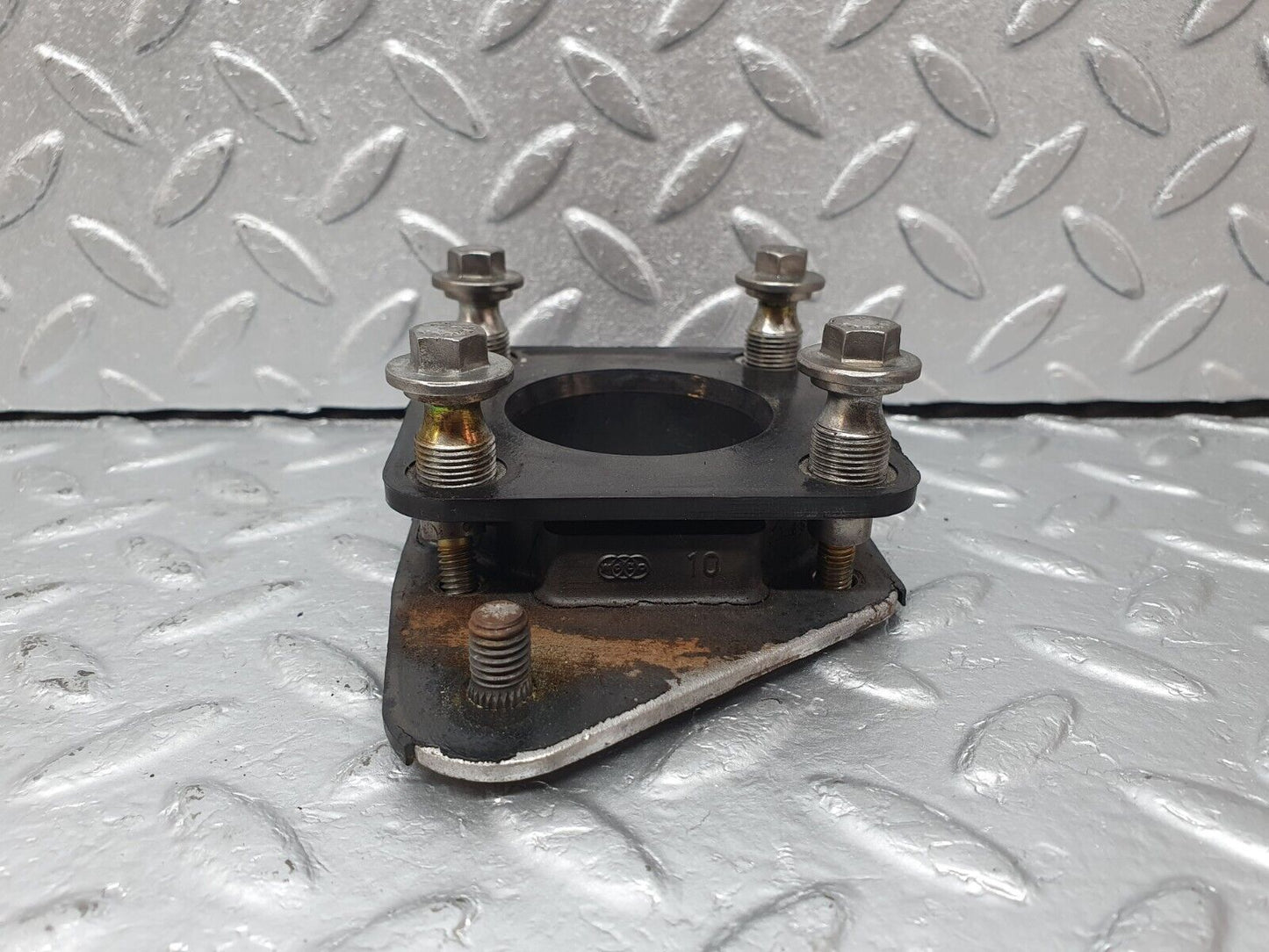 41606 Mercedes-Benz W124 200E Carburettor Mounting Flange 1020711368