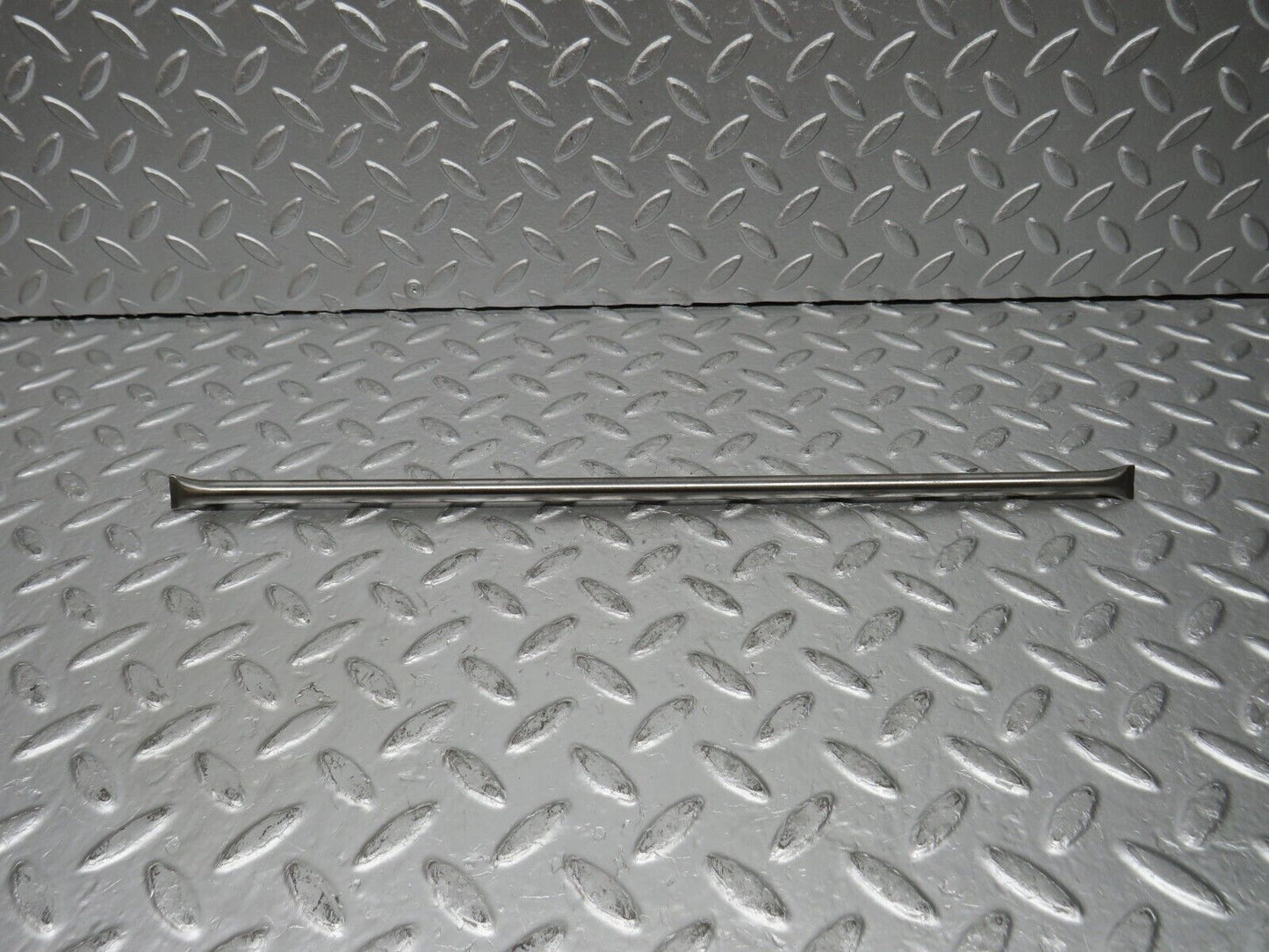 30879 Mercedes-Benz W201 190E 2.0L Camshaft Oil Tube
