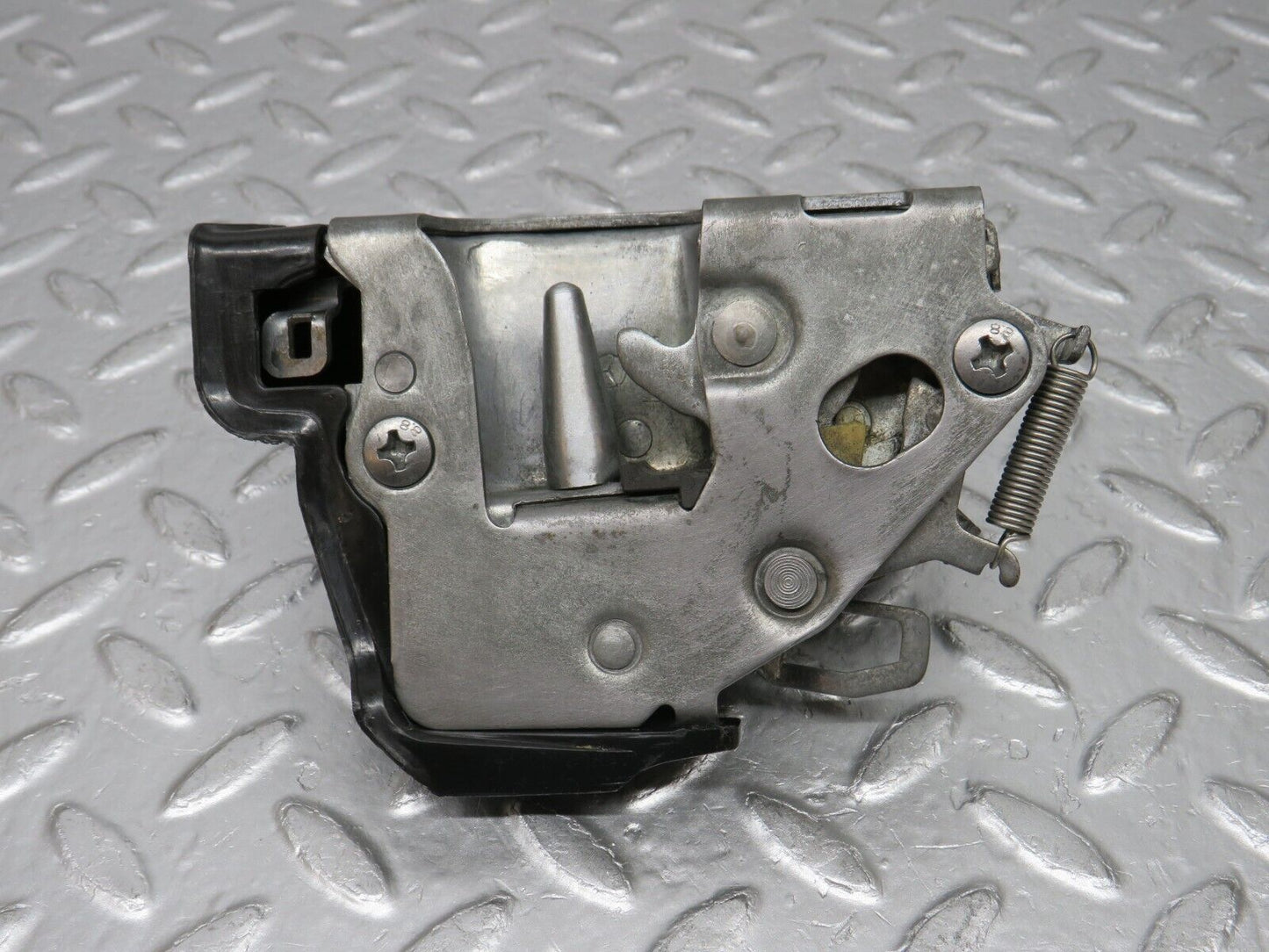 0570 Mercedes-Benz W123 230E Rear Left Door Lock Mechanism 1237330108