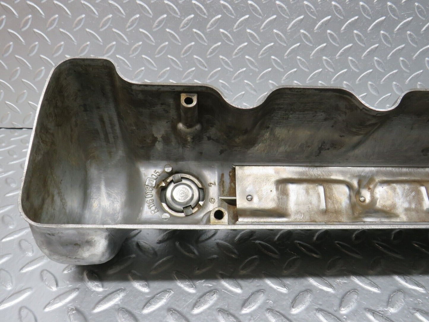32963 Mercedes-Benz C107 R107 450 Cylinder Head Valve Cover Right 1160163305