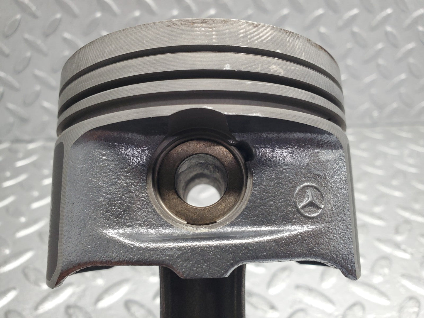 W124 Wagon piston with connecting rod used OEM