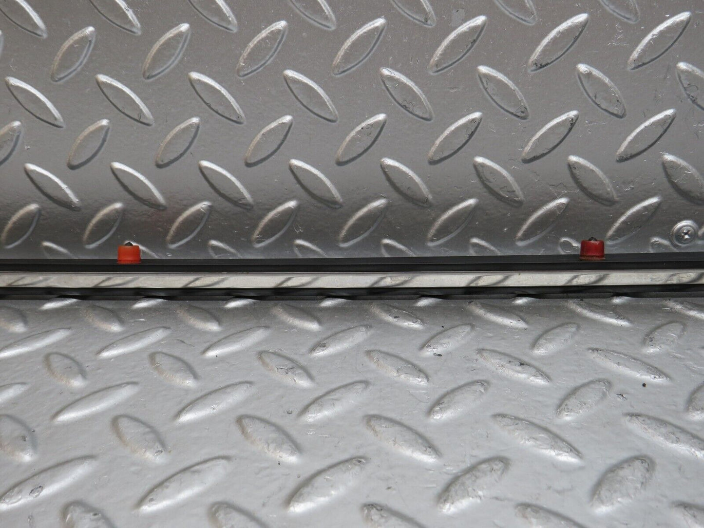 27959 Mercedes-Benz W123 280E Rear Left Fender Centre Moulding Trim