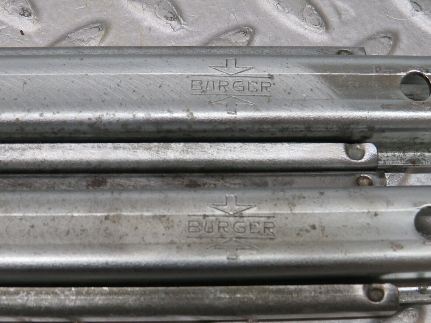 37082 Mercedes-Benz C126 420SEC Coupe Front Right Seat Rail Pair