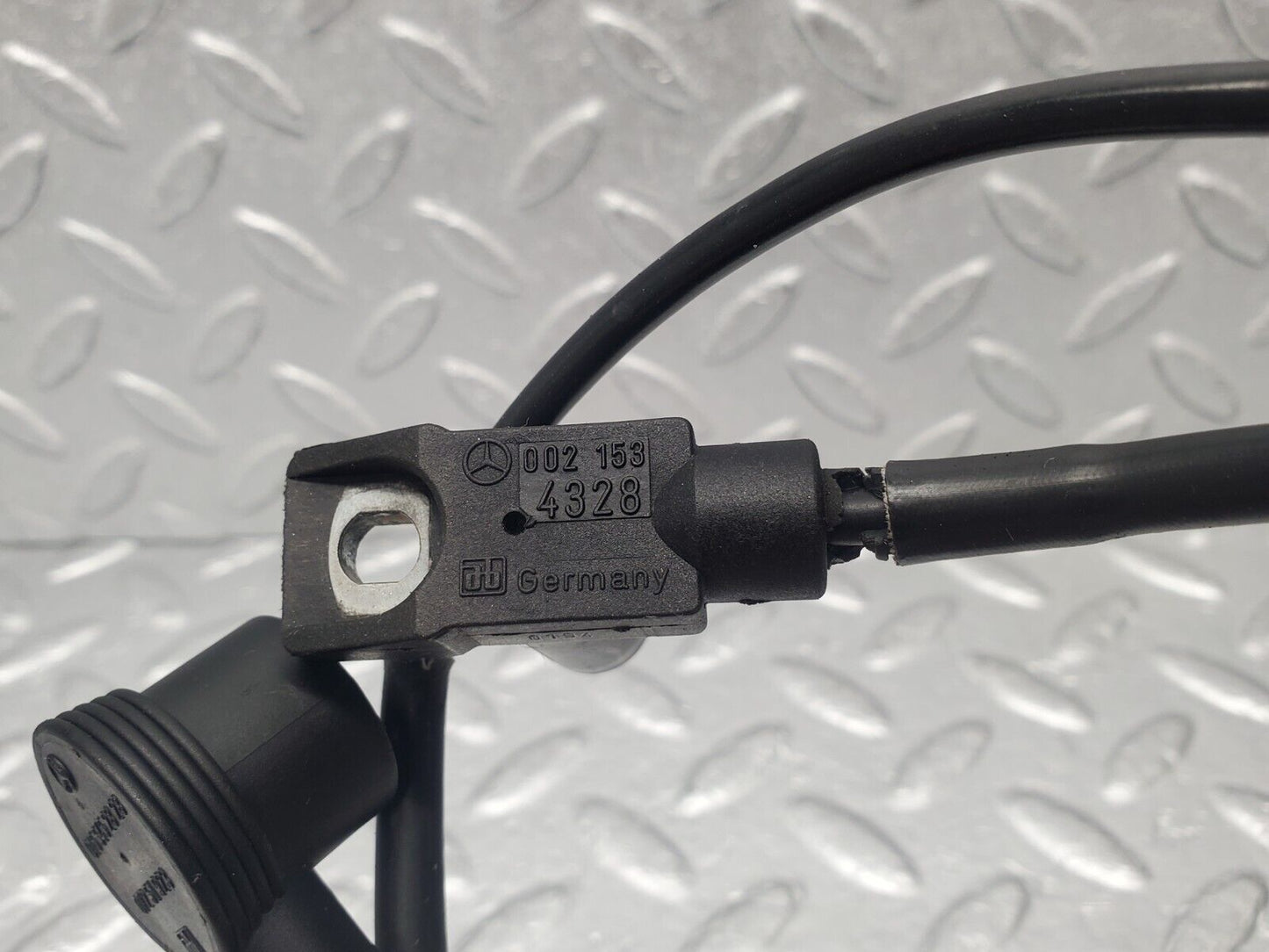 46203 Mercedes-Benz W124 280E Crankshaft Position Sensor 0155452828 0021534328