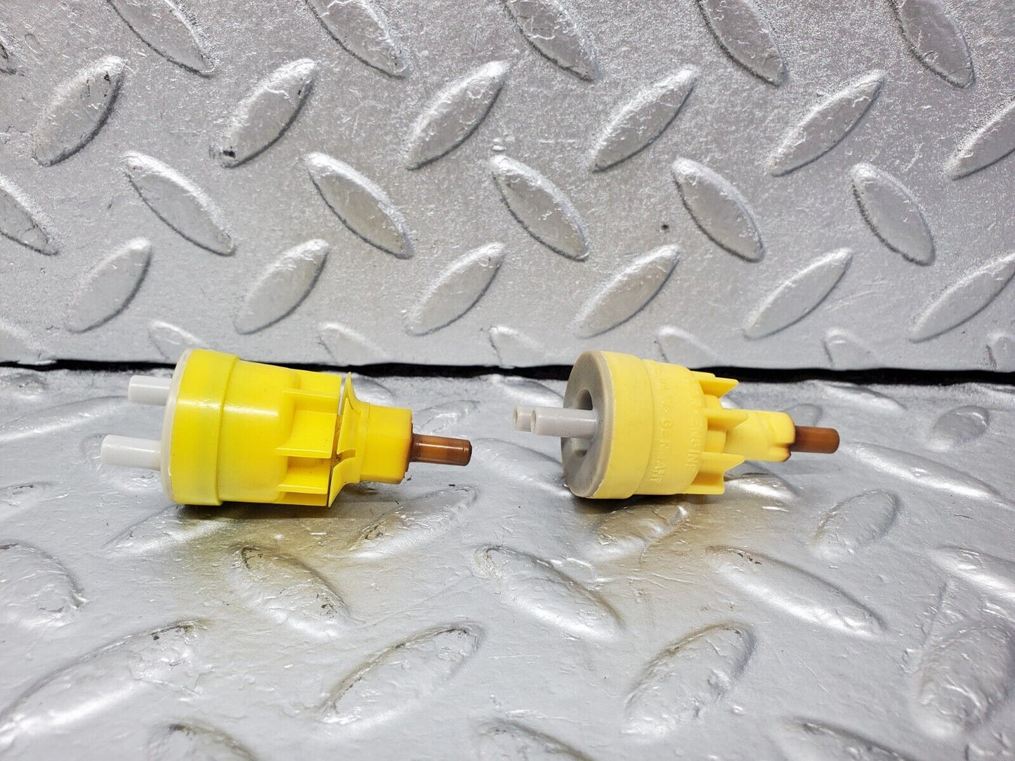 45594 Mercedes-Benz W126 420SE Vacuum Check Valve 2x 1268000078