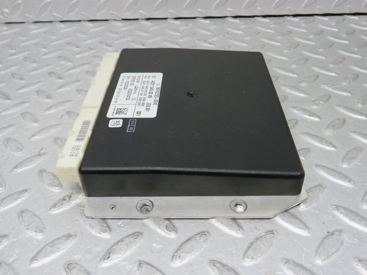 35148 Mercedes-Benz W221 Air Suspension Control Unit 2215408245