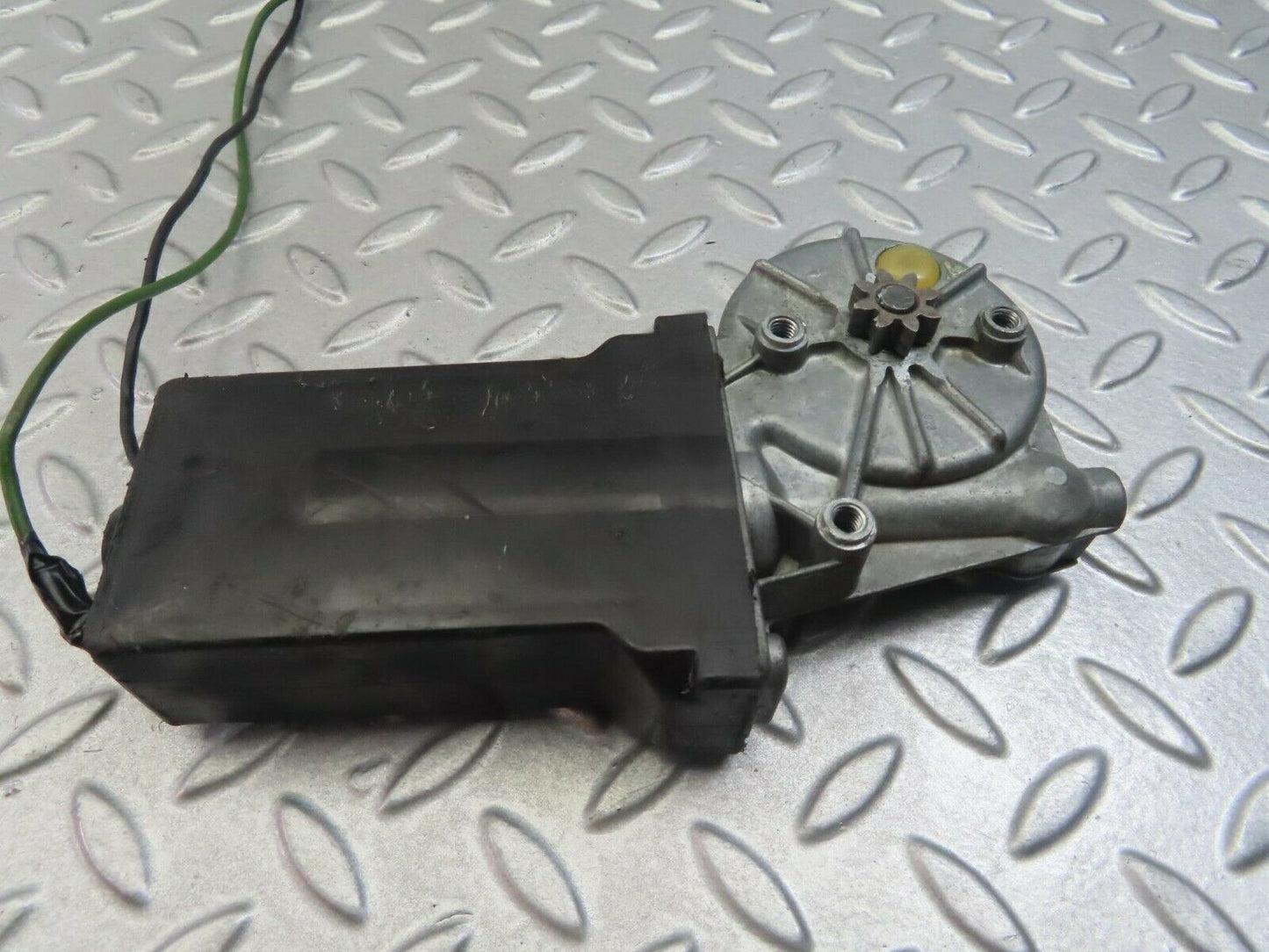 8316 Mercedes-Benz C107 Front Left Window Regulator Motor 0130820002