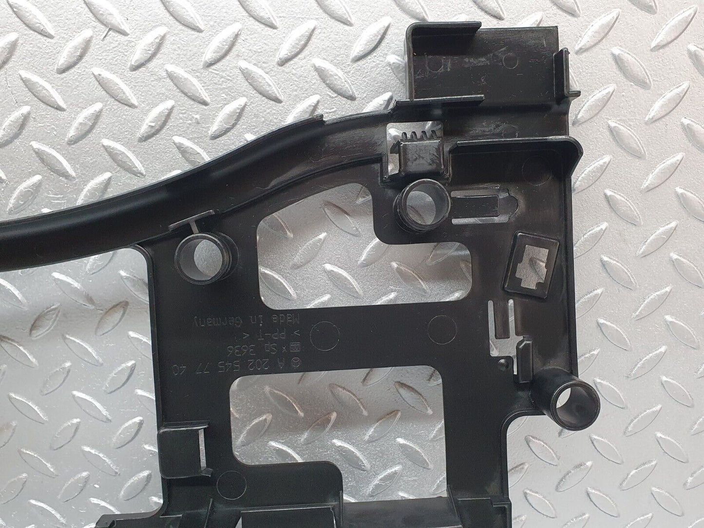 41754 Mercedes-Benz W202 C200 Rear Deck Bracket 2025457740