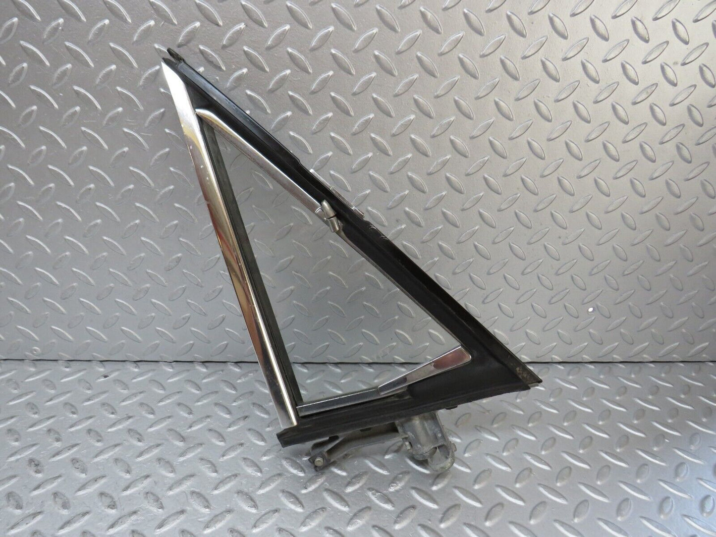 35944 Mercedes-Benz W108 Front Right Quarter Window