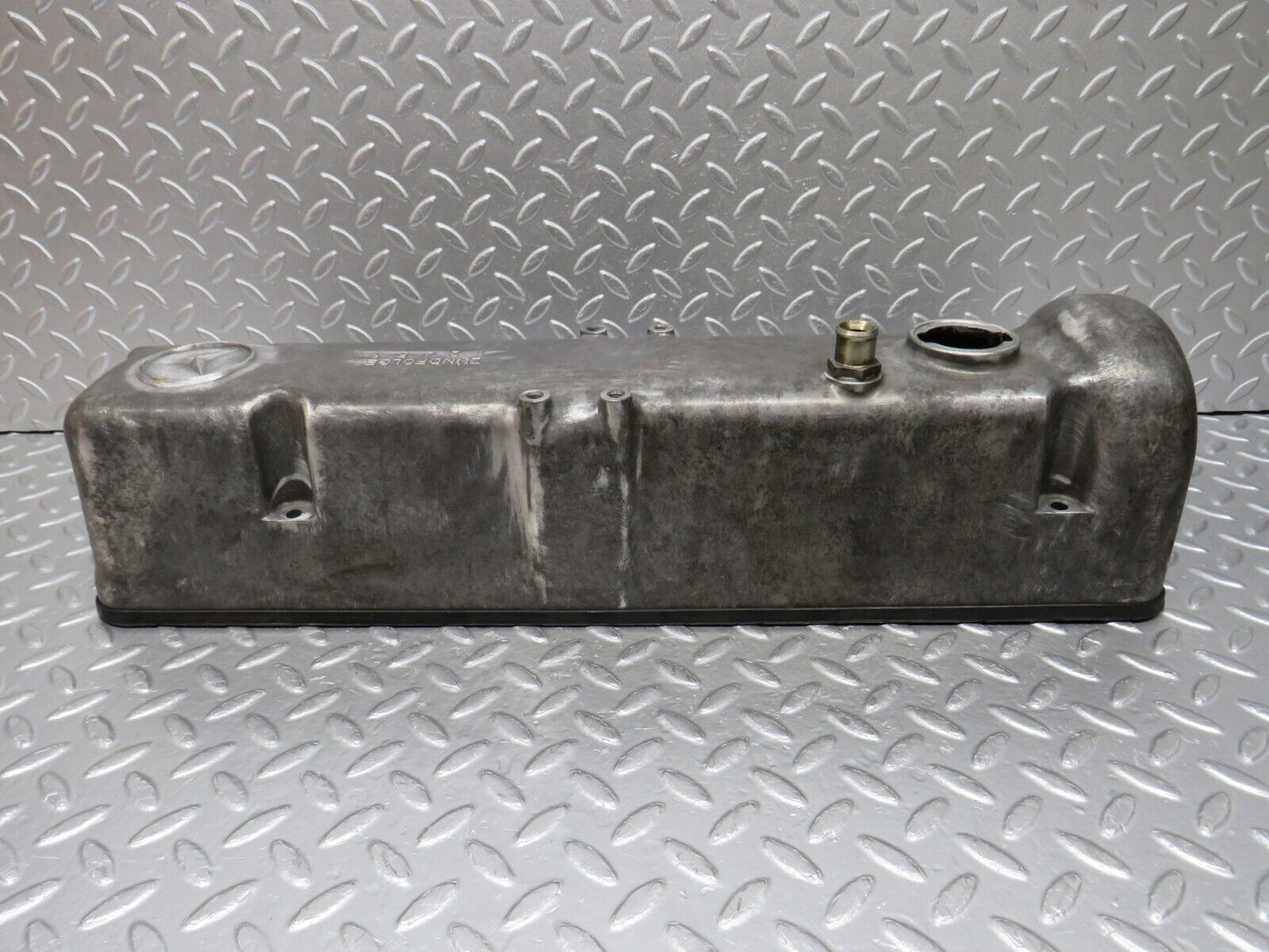 32936 Mercedes-Benz W123 300D Cylinder Head Valve Cover 6170160305
