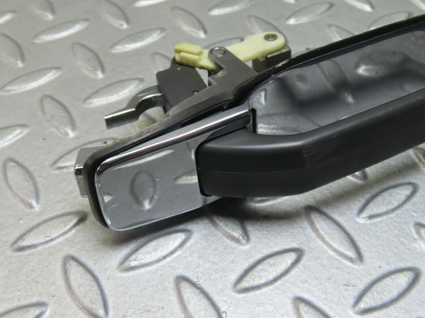 8761 Mercedes-Benz W126 Exterior Door Handle Rear 1267600059