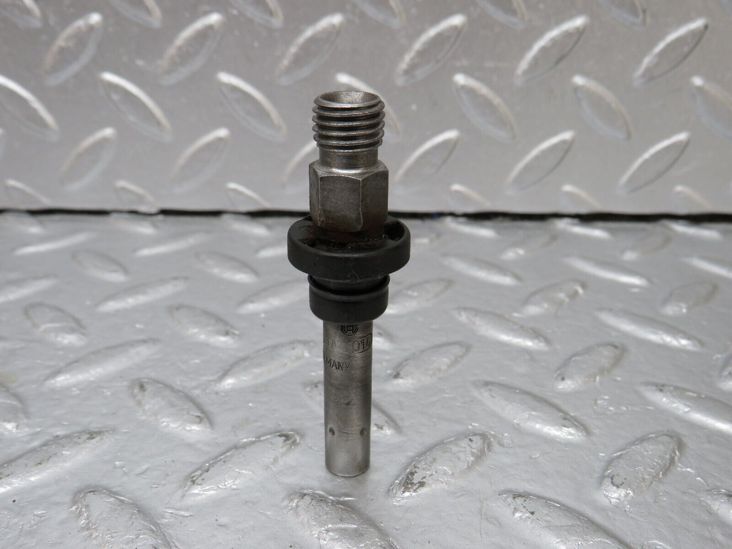 34124 Mercedes-Benz W124 260E Fuel Injector Bosch 0437502010