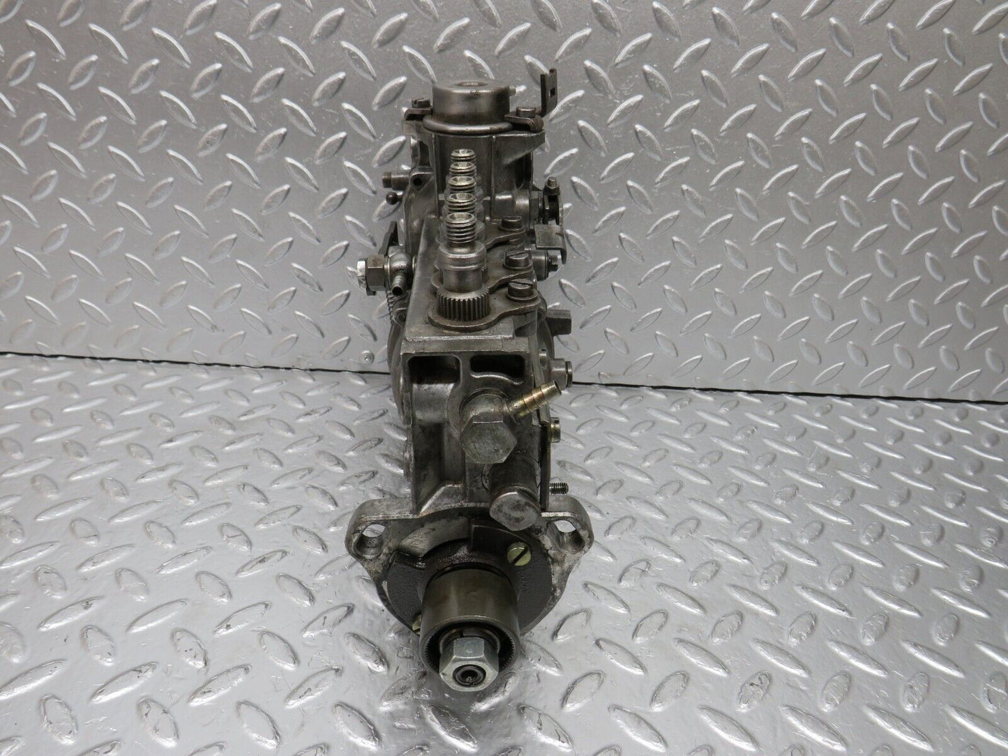 32930 Mercedes-Benz W123 300D Fuel Injection Pump Bosch 6170701901 0400075999