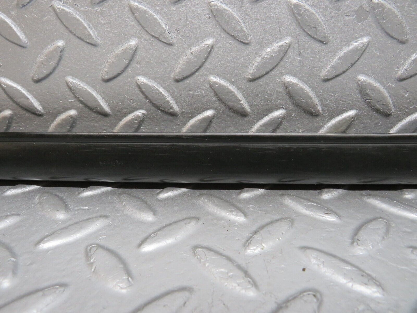 40128 Mercedes-Benz R107 350SL Coupe Left Door Centre Moulding Trim