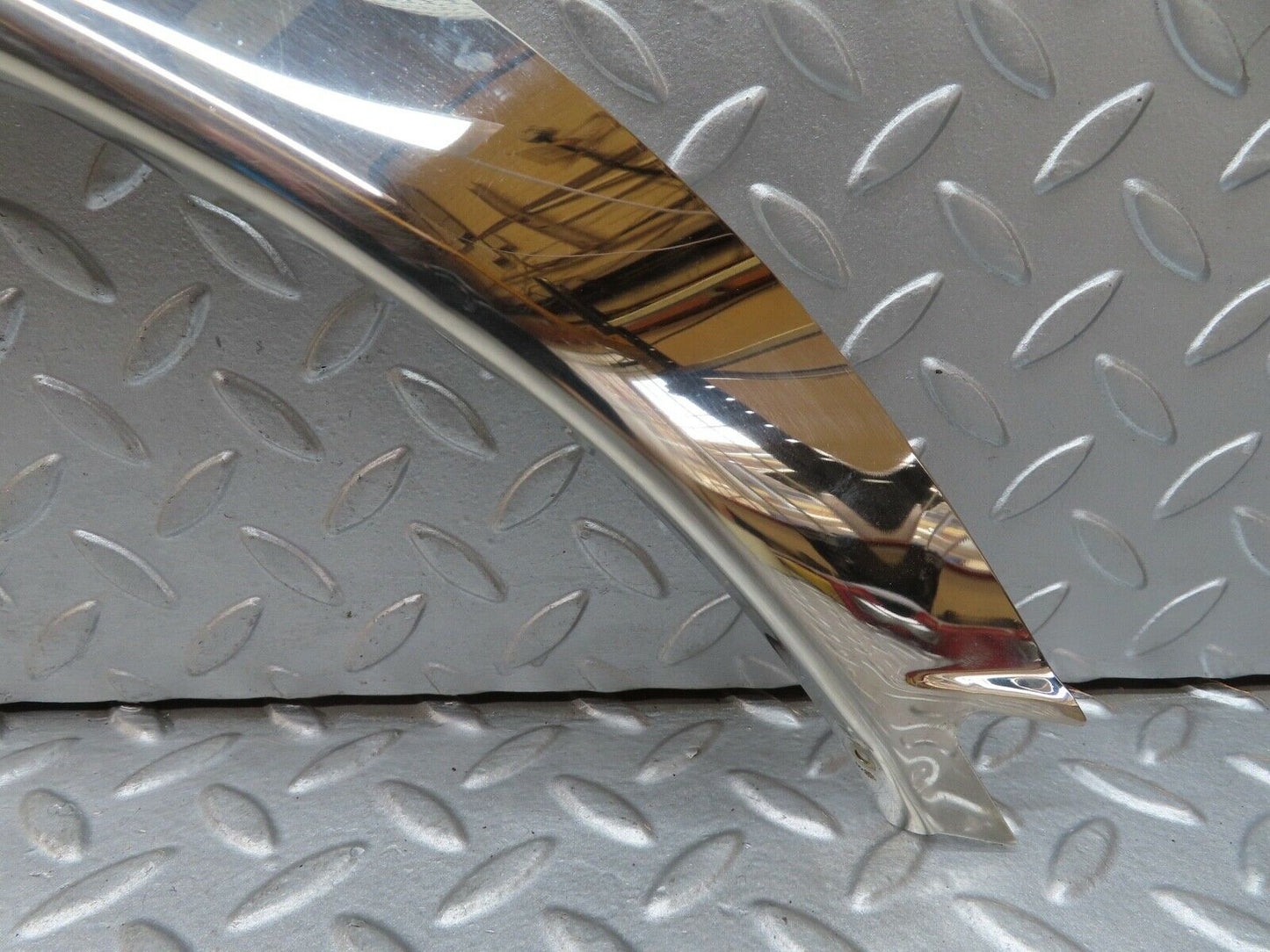 17677 Mercedes-Benz W116 450SEL  Front Left Wheel Arch Chrome Trim