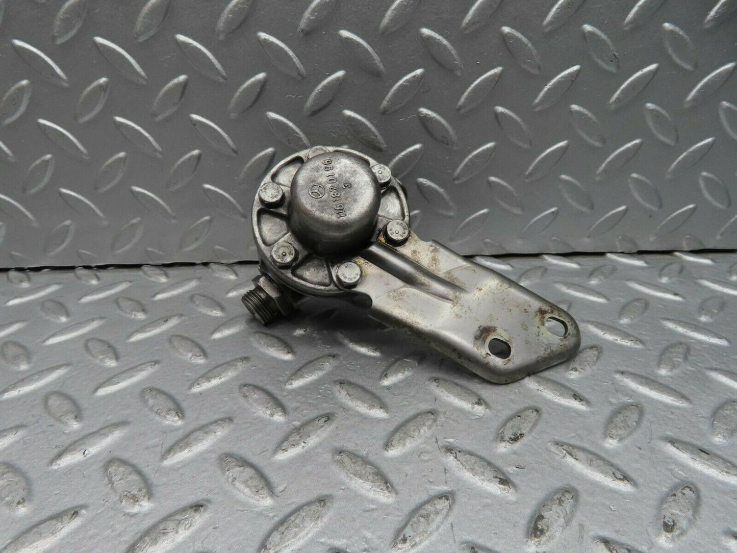 16670 Mercedes-Benz C107 380SLC Oil Pressure Damper 1161870494