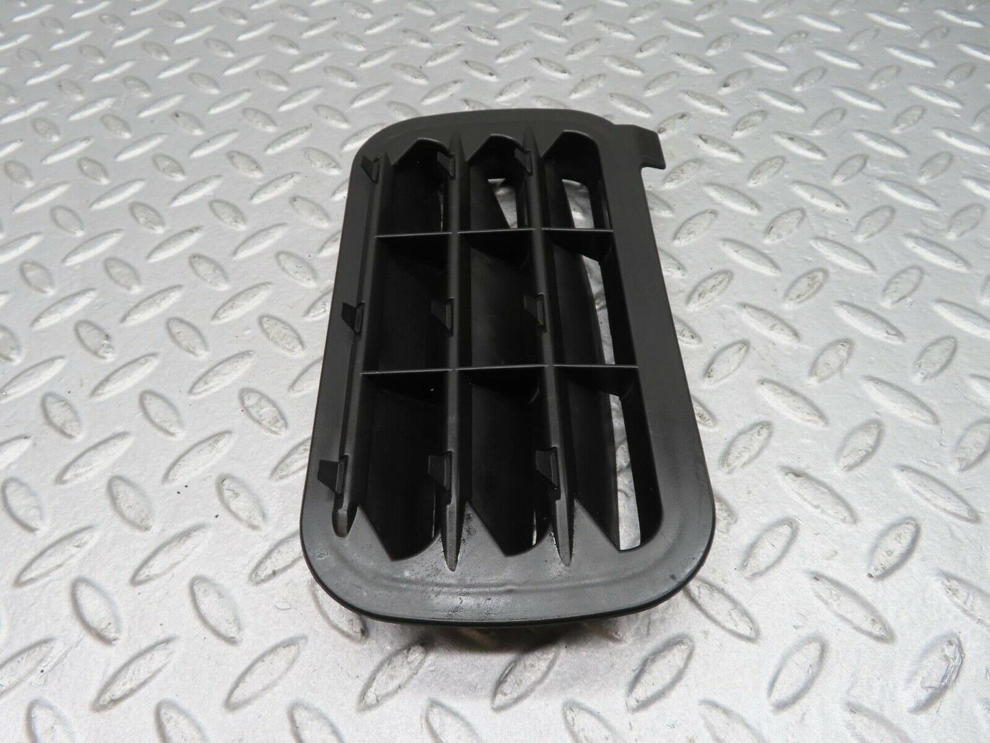 16202 Mercedes-Benz W124 260E Rear Air Intake Vent 1248370230