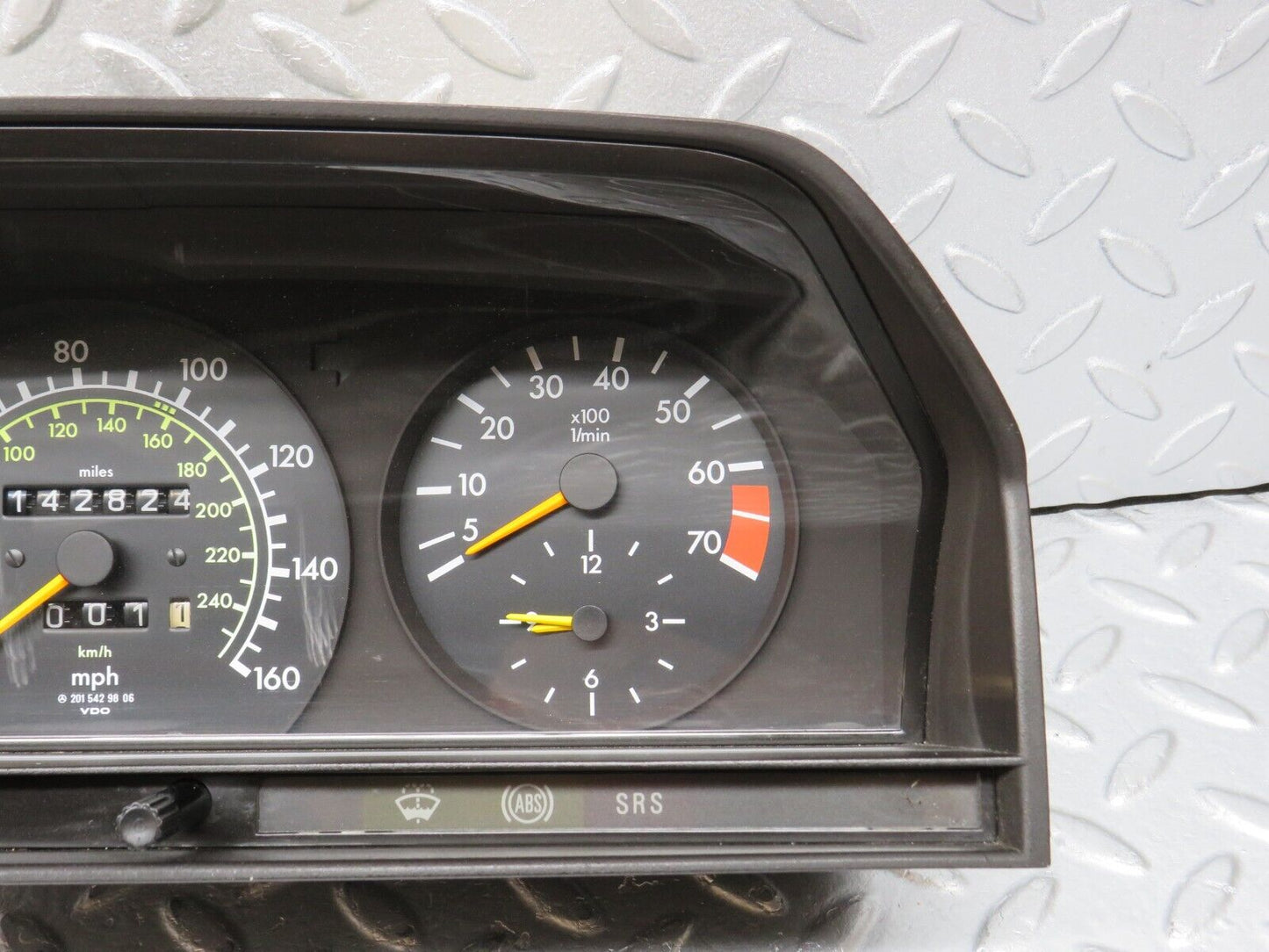 38805 Mercedes-Benz W201 190E Instrument Cluster VDO 2015430923 2015429806