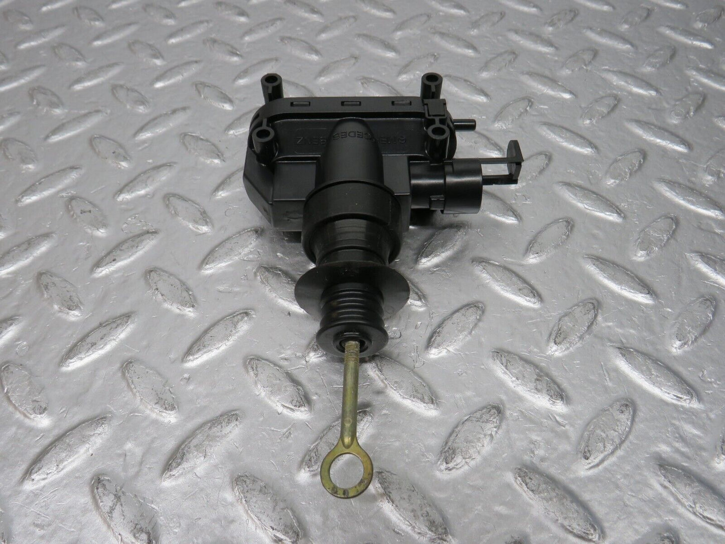 32447 Mercedes-Benz S124 300TE Wagon Door Lock Vacuum Actuator Front Left