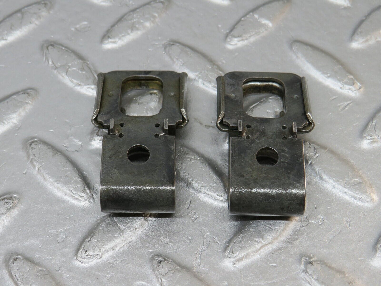 34480 Mercedes-Benz C126 380SEC Coupe Fuel Injector Bracket