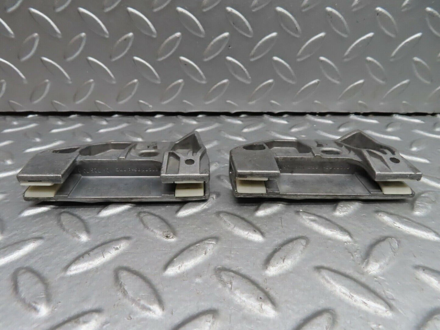19349 Mercedes-Benz C140 CL420 Coupe Door Window Guide Bracket Pair 1247250332