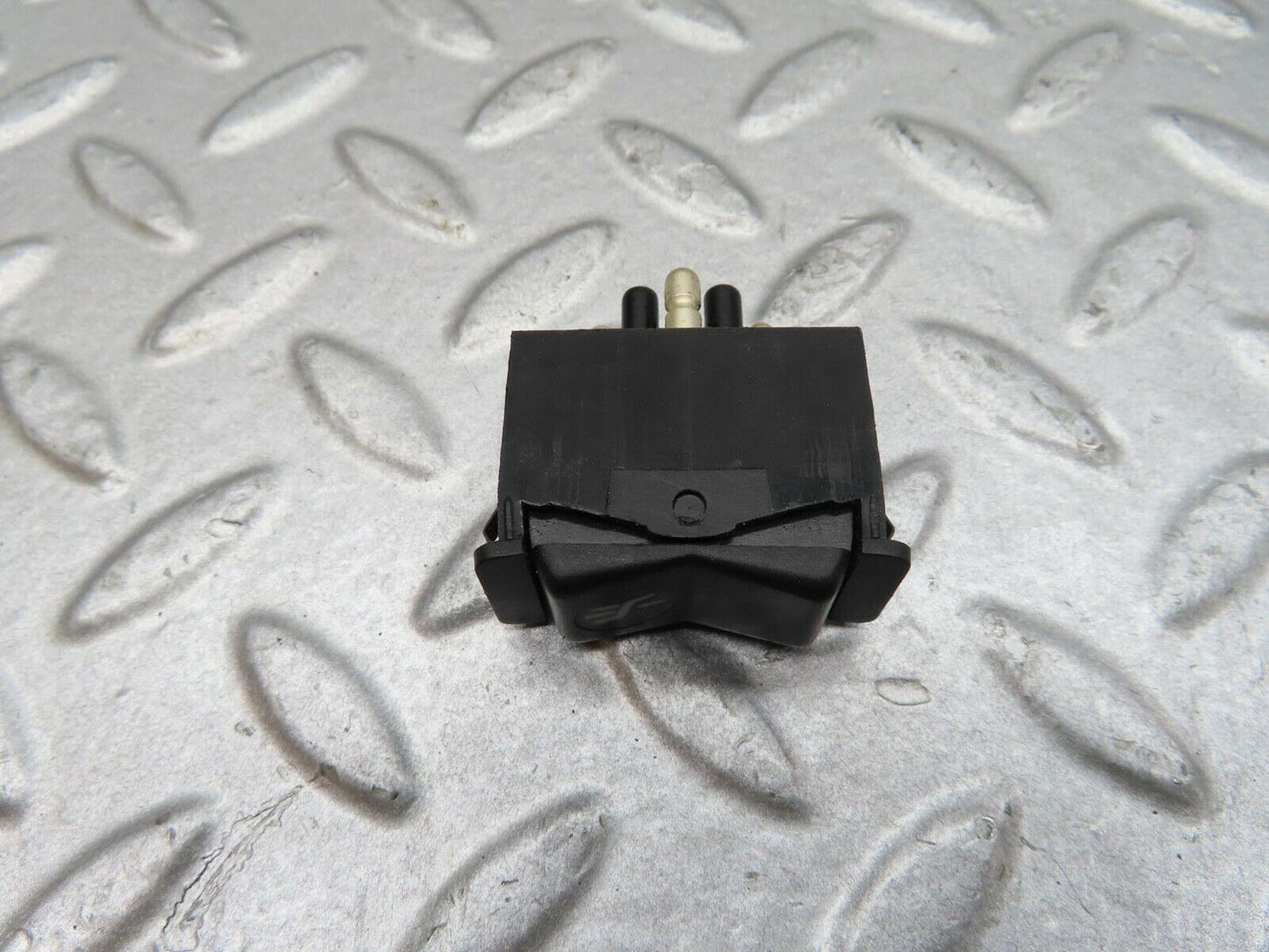 14333 Mercedes-Benz W116 350SE Sunroof Switch 0008206210