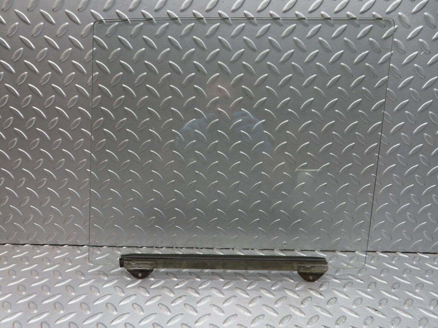12658 Mercedes-Benz W111 220SE Front Left Door Window Glass