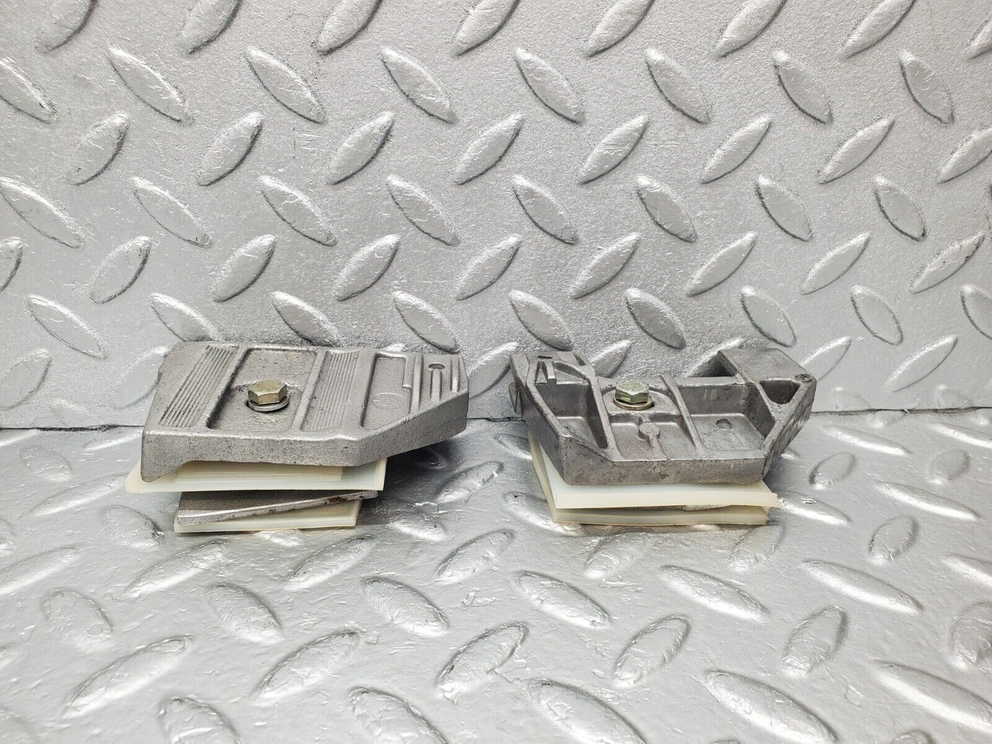 46954 Mercedes-Benz R129 320SL Coupe Door Window Guide Bracket 1247250332 1247250432