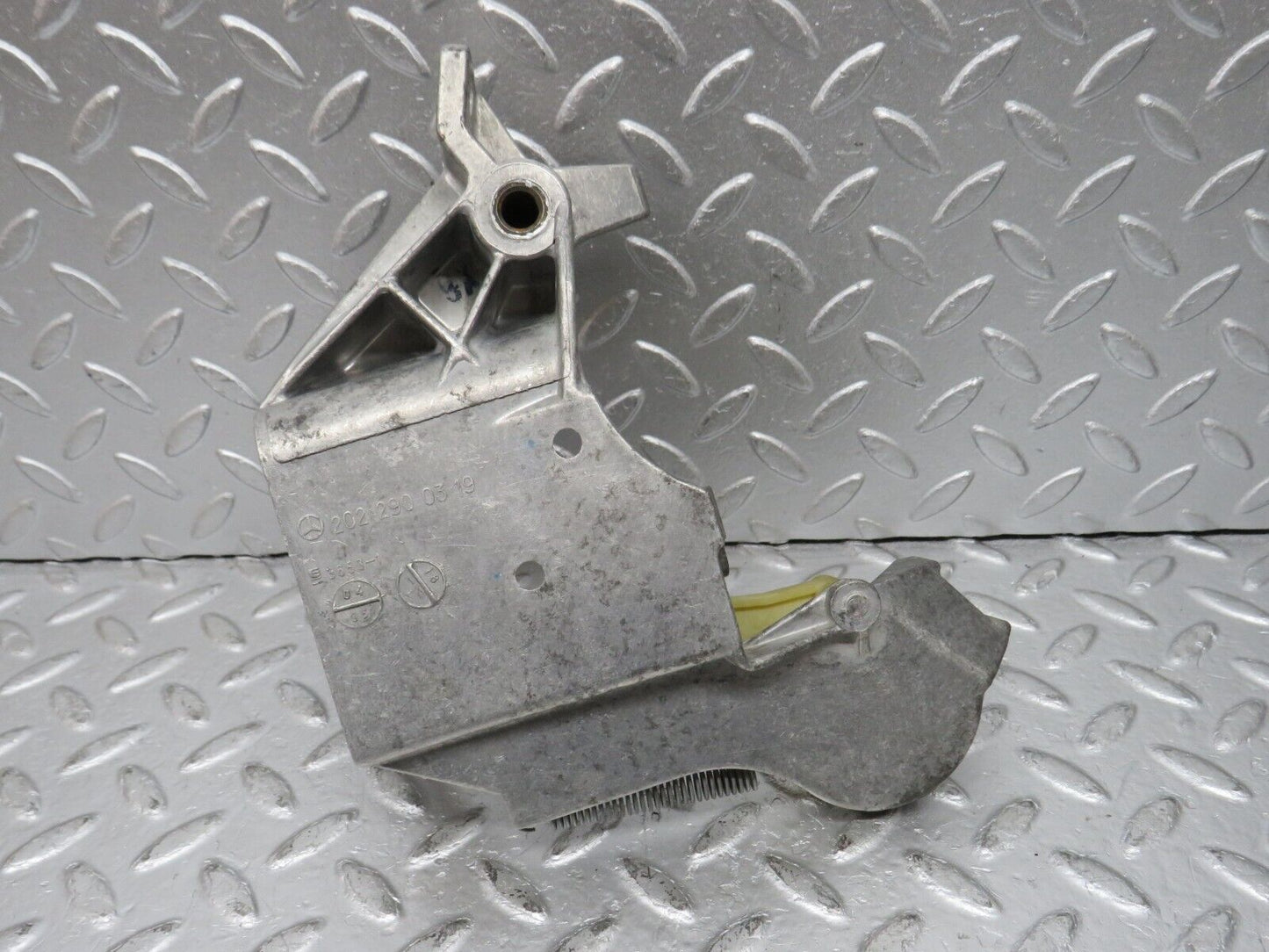 33415 Mercedes-Benz W202 C180 Brake Pedal Bracket 2022900319 2022920031