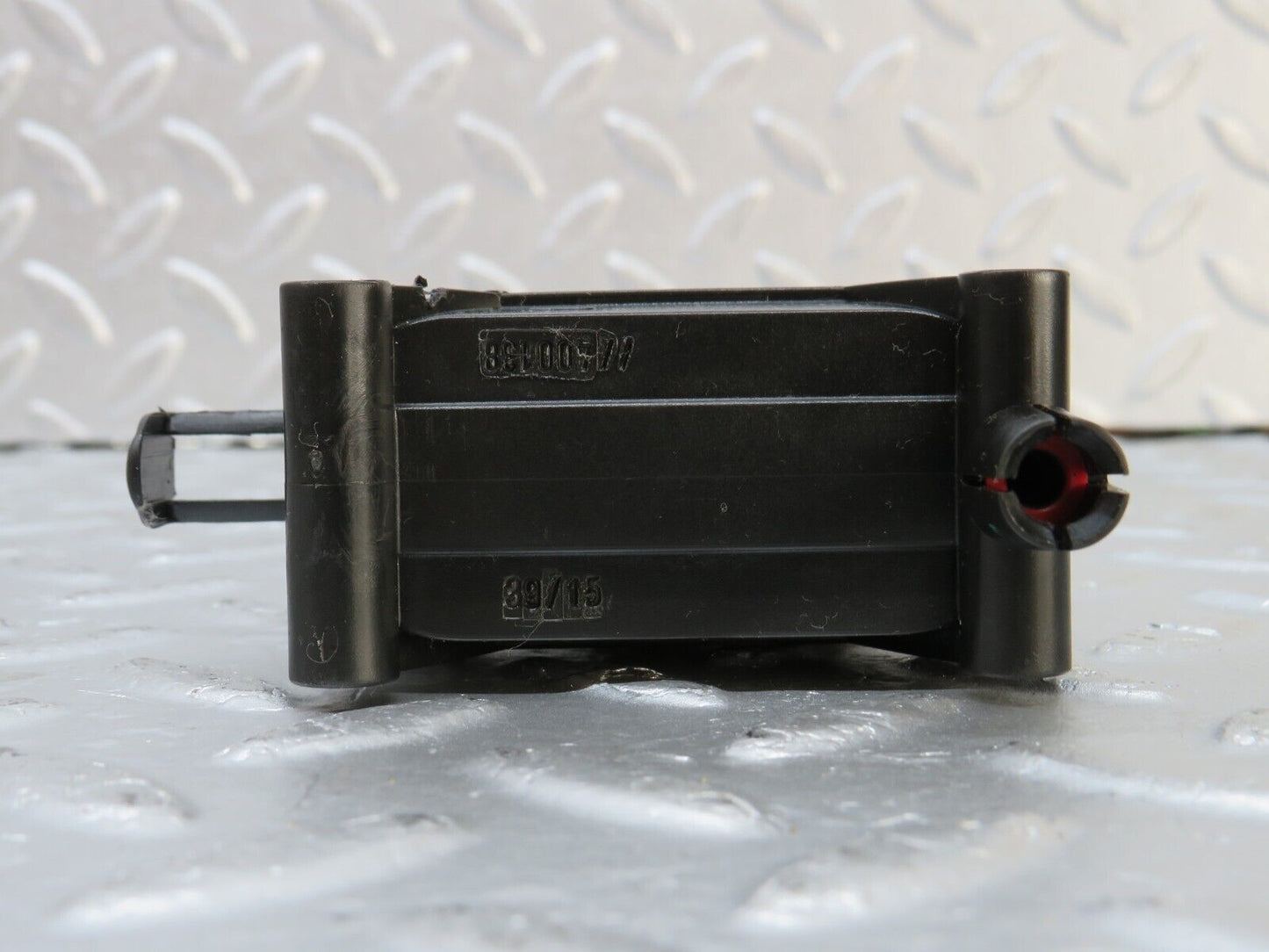 33902 Mercedes-Benz W124 260E Door Lock Vacuum Actuator Front Right