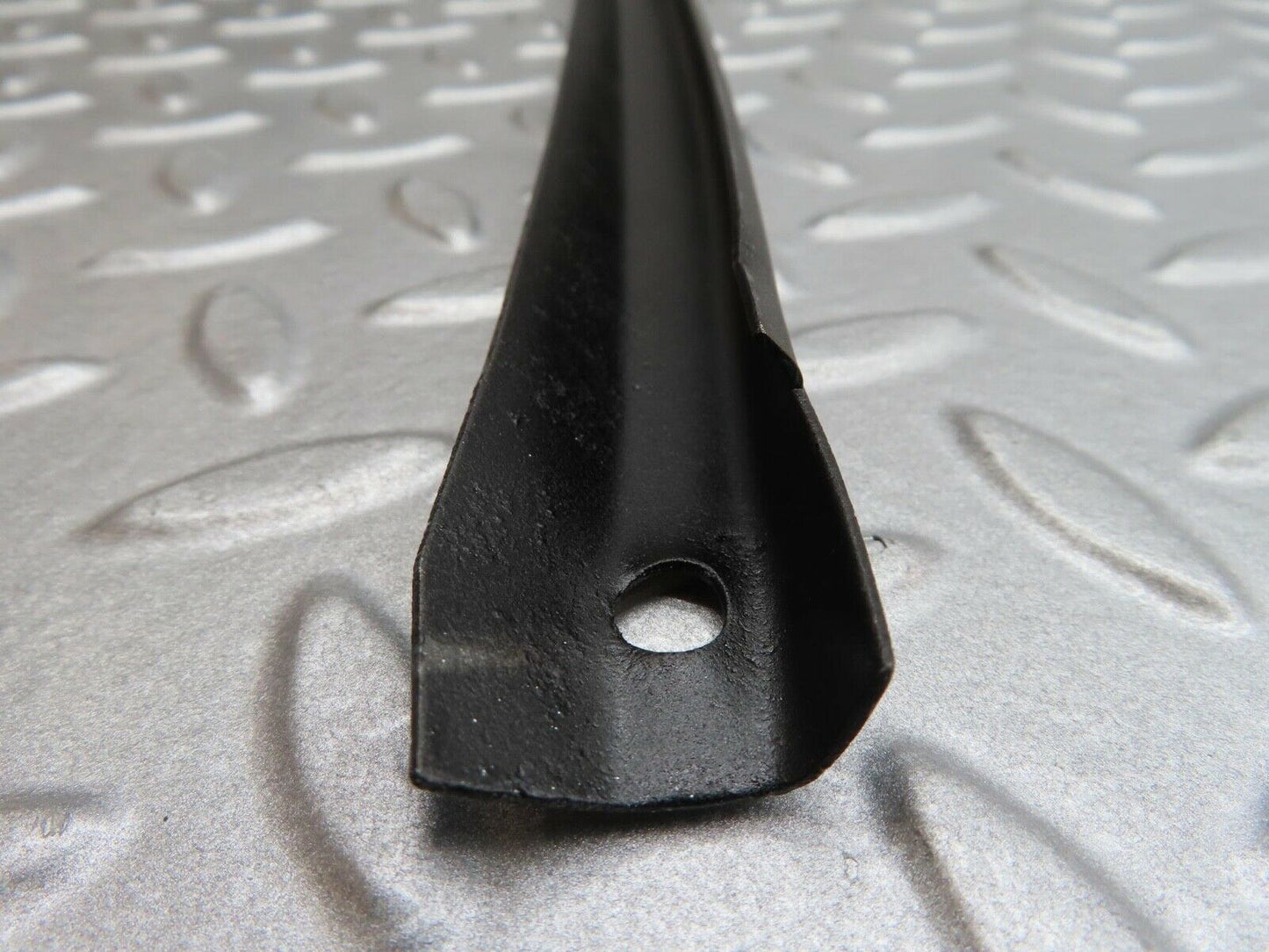 14164 Mercedes-Benz C107 280SLC Front Fender Wing Cross Bar