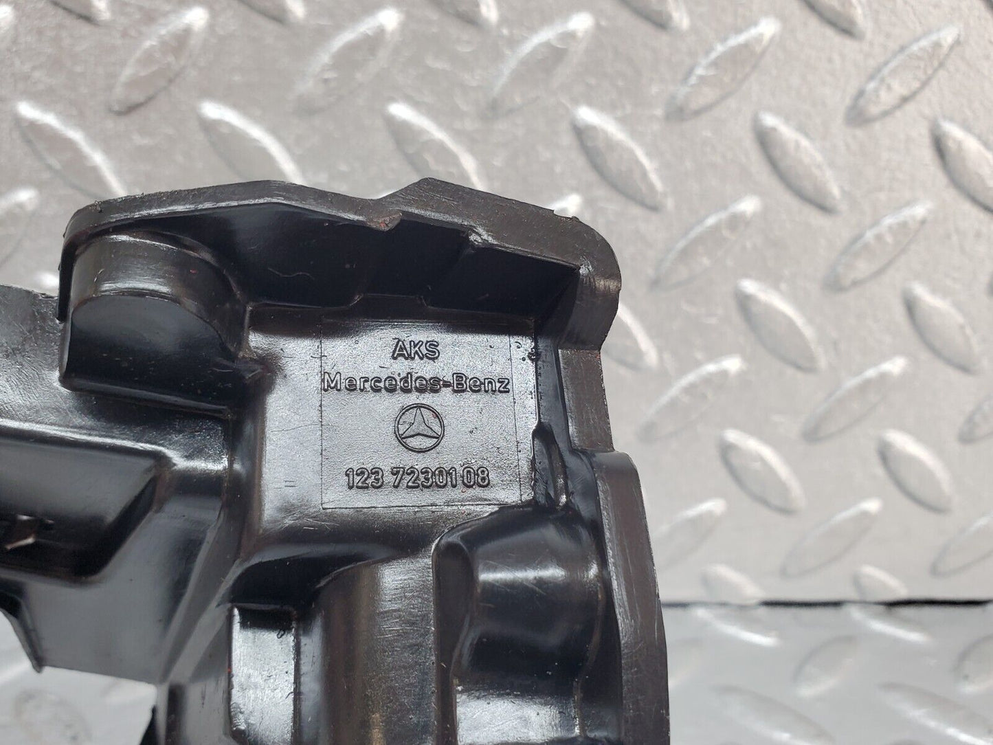 44431 Mercedes-Benz W123 280E Front Left Door Lock Mechanism 1237230108