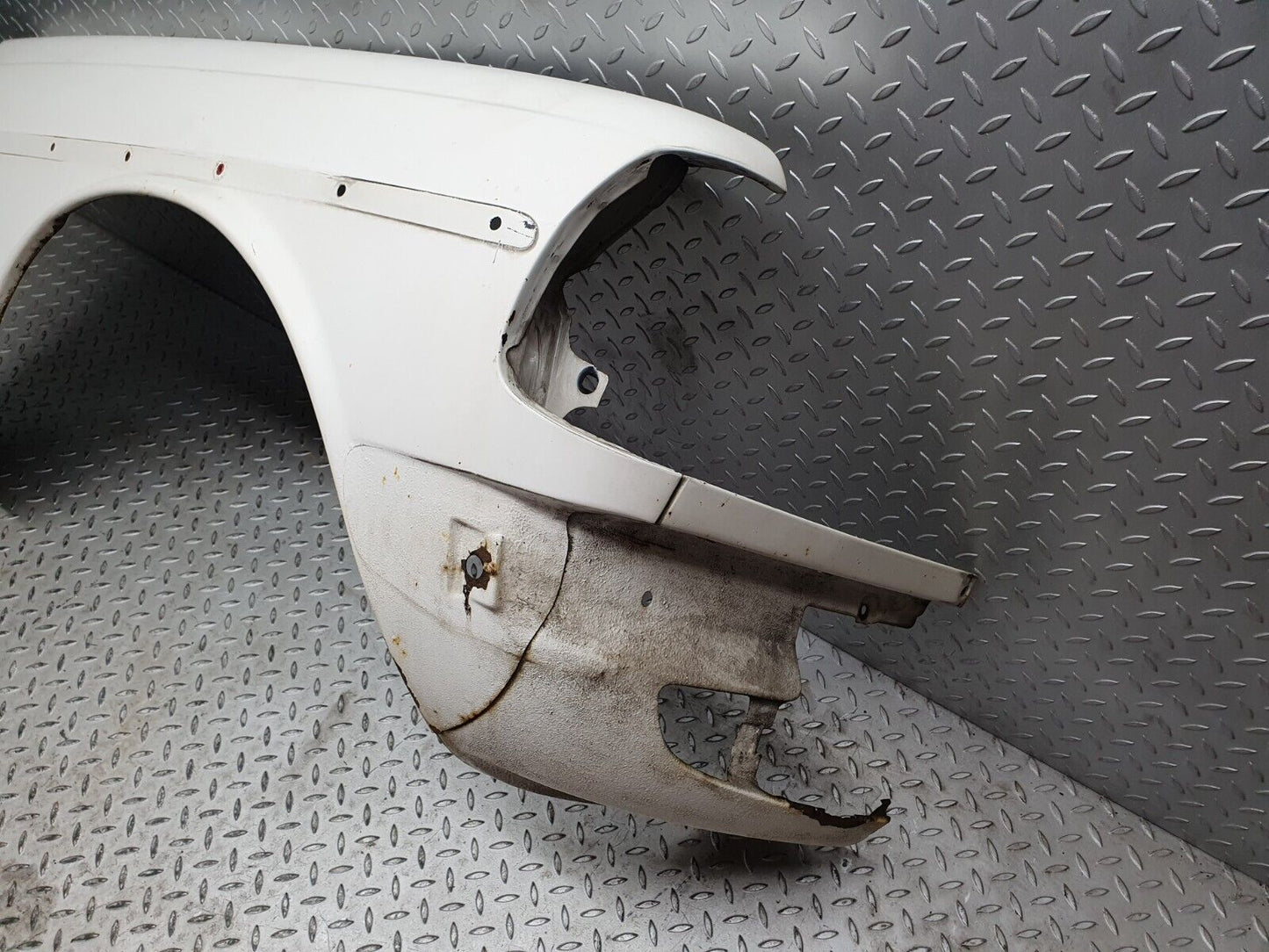 40809 Mercedes-Benz W123 300D Front Right Wing Fender