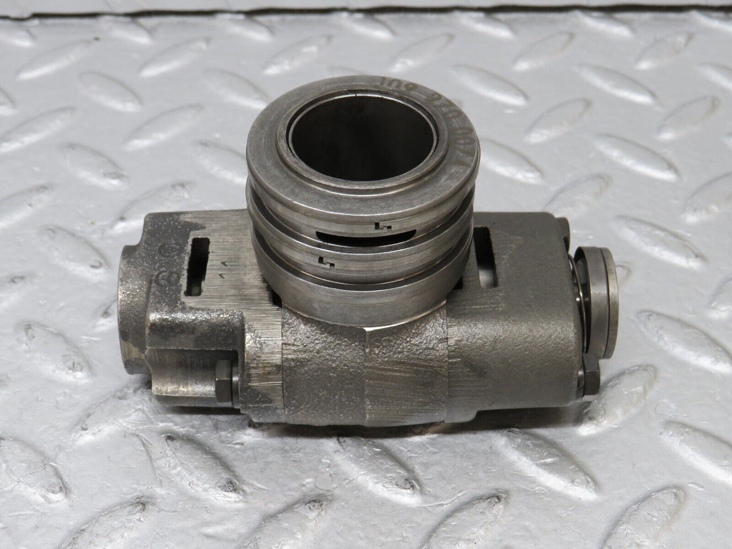 36431 Mercedes-Benz R107 450SL Automatic Gearbox Governor 1092700074 1152771305